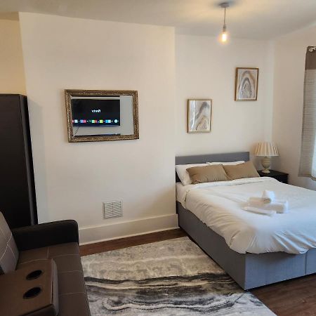 Immaculate 1-Bedroom In Greenhithe 外观 照片