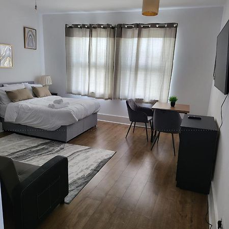 Immaculate 1-Bedroom In Greenhithe 外观 照片